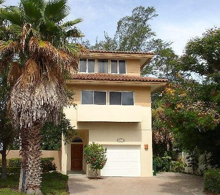 Serenity Four Bedroom Villa ホームズビーチ エクステリア 写真