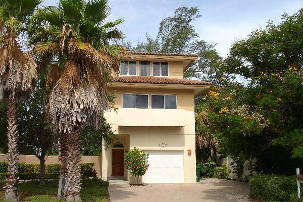 Serenity Four Bedroom Villa ホームズビーチ エクステリア 写真